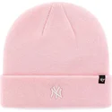 rozowa-czapka-z-wywinieciem-i-logo-new-york-yankees-mlb-centerfield-od-47-brand