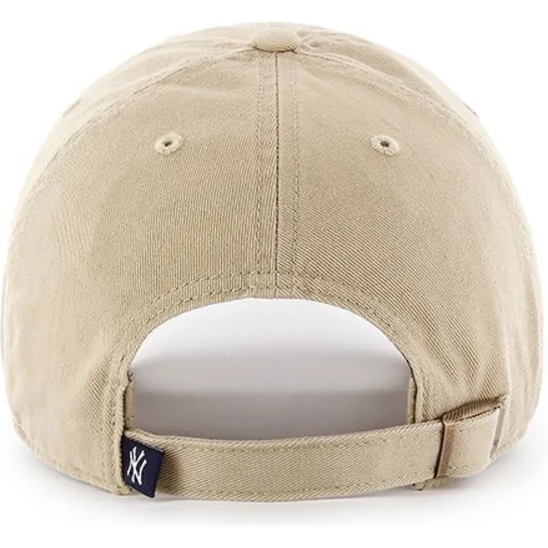 czapka-z-zakrzywionym-daszkiem-bezowa-z-bezowym-logo-new-york-yankees-mlb-clean-up-od-47-brand