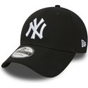 wyginieta-czapka-czarna-z-regulacja-9forty-essential-new-york-yankees-mlb-new-era