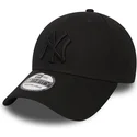 czarna-zakrzywiona-czapka-z-czarnym-logo-dopasowana-39thirty-classic-new-york-yankees-mlb-new-era