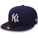 plaska-czapka-purpurowa-obcisla-59fifty-essential-new-york-yankees-mlb-new-era