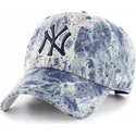niebieska-czapka-z-zakrzywionym-daszkiem-z-niebieskim-logo-new-york-yankees-mlb-clean-up-splat-od-47-brand