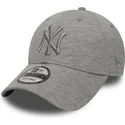 szara-regulowana-czapka-z-zakrzywionym-daszkiem-i-szarym-logo-new-york-yankees-mlb-9forty-essential-od-new-era