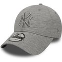 wyginieta-czapka-szara-z-regulacja-z-szarym-logo-new-york-yankees-mlb-9forty-essential-new-era