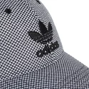 wyginieta-czapka-biala-i-czarna-z-czarnym-logo-trefoil-primeknit-adidas