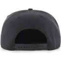 czarna-plaska-czapka-snapback-z-logo-new-york-yankees-mlb-captain-metalivise-zlotym-od-47-brand