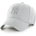 szara-czapka-z-zakrzywionym-daszkiem-z-szarym-logo-new-york-yankees-mlb-clean-up-ultra-basic-marki-47-brand