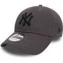wyginieta-czapka-kamiennym-kolor-obcisla-z-czarnym-logo-39thirty-league-essential-new-york-yankees-mlb-new-era