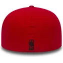 czerwona-dopasowana-czapka-z-plaskim-daszkiem-59fifty-chain-stitch-chicago-bulls-nba-od-new-era