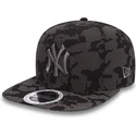 czarna-plaska-czapka-snapback-z-szarym-logo-9fifty-night-time-reflective-new-york-yankees-mlb-od-new-era