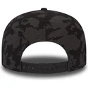 czarna-plaska-czapka-snapback-z-szarym-logo-9fifty-night-time-reflective-new-york-yankees-mlb-od-new-era
