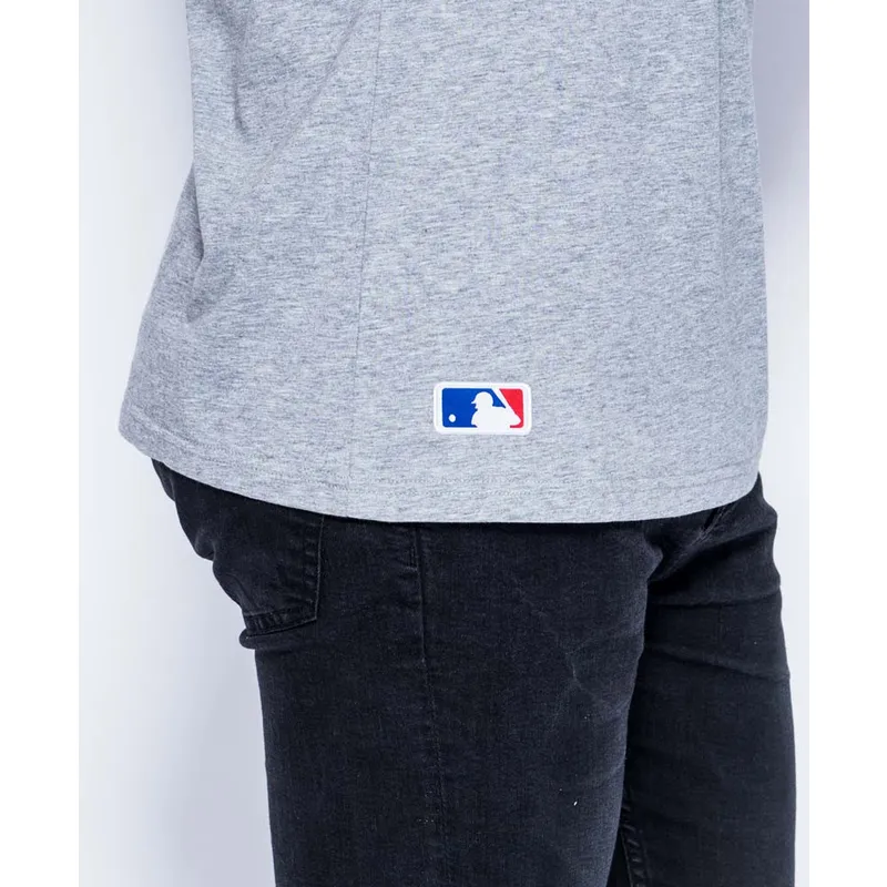 koszulki-krotki-rekaw-szary-badge-new-york-yankees-mlb-new-era