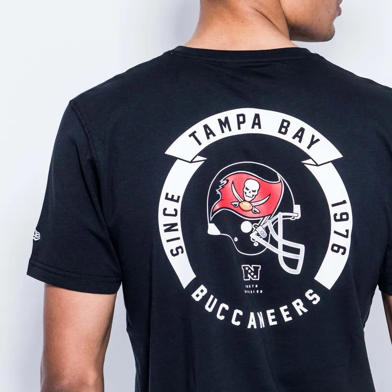 koszulki-krotki-rekaw-czarny-helmet-tampa-bay-buccaneers-nfl-new-era