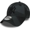 czapka-z-daszkiem-czarna-kamuflazowa-regulowana-z-czarnym-logo-9twenty-essential-packable-new-york-yankees-mlb-od-new-era