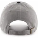 szara-czapka-z-wygietym-daszkiem-i-czarnym-logo-new-york-yankees-mlb-clean-up-two-tone-od-47-brand