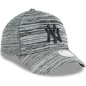 wyginieta-czapka-szara-z-regulacja-z-czarnym-logo-9forty-engineered-fit-new-york-yankees-mlb-new-era