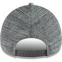 szara-czapka-z-zakrzywionym-daszkiem-regulowana-z-czarnym-logo-9forty-engineered-fit-new-york-yankees-mlb-od-new-era