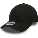 wyginieta-czapka-czarna-z-regulacja-z-czarnym-logo-9forty-league-essential-new-york-yankees-mlb-new-era