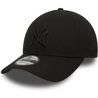 Wyginięta czapka czarna z regulacją z czarnym logo 9FORTY League Essential New York Yankees MLB New Era