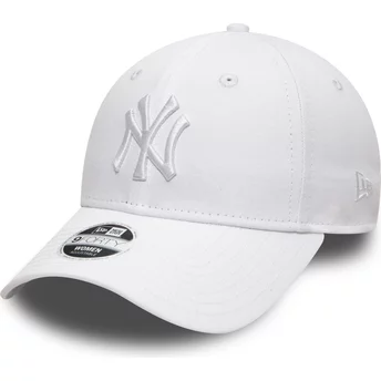 Wyginięta czapka biała z regulacją z biały m logo 9FORTY League Essential New York Yankees MLB New Era
