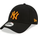 wyginieta-czapka-czarna-z-regulacja-z-logo-pomaranczowa-9forty-league-essential-neon-new-york-yankees-mlb-new-era