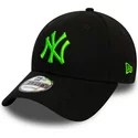 wyginieta-czapka-czarna-z-regulacja-z-logo-zielona-9forty-league-essential-neon-new-york-yankees-mlb-new-era