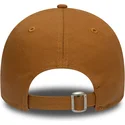 regulowana-czapka-z-daszkiem-9forty-league-essential-new-york-yankees-mlb-new-era-w-kolorze-brazowym-z-motywem-pszenicy