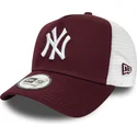 granatowo-biala-czapka-trucker-essential-a-frame-new-york-yankees-mlb-od-new-era
