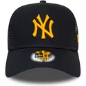 czapka-trucker-ciemnoniebieska-z-logo-pomaranczowa-league-essential-a-frame-new-york-yankees-mlb-new-era