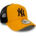 czapka-trucker-pomaranczowa-z-czarnym-logo-league-essential-a-frame-new-york-yankees-mlb-new-era