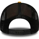 pomaranczowa-czapka-trucker-z-czarnym-logo-league-essential-a-frame-new-york-yankees-mlb-od-new-era