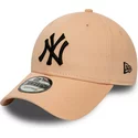 wyginieta-czapka-rozowa-jasny-z-regulacja-z-czarnym-logo-9forty-league-essential-new-york-yankees-mlb-new-era