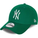 zielona-regulowana-czapka-z-zakrzywionym-daszkiem-9forty-league-essential-new-york-yankees-mlb-od-new-era