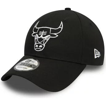 Czarna, regulowana czapka z białym logo 9FORTY League Essential Chicago Bulls NBA od New Era