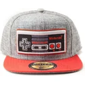 snapback-szara-i-czerwona-czapka-z-daszkiem-nes-controller-nintendo-od-difuzed