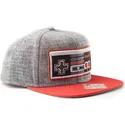 snapback-szara-i-czerwona-czapka-z-daszkiem-nes-controller-nintendo-od-difuzed