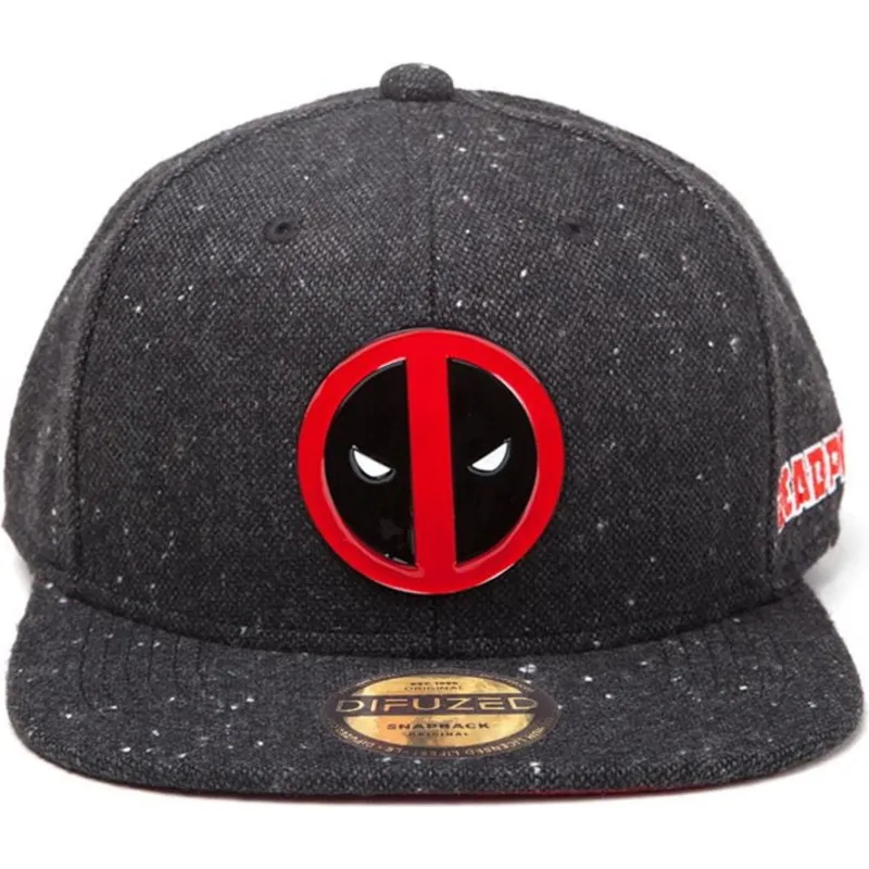 czarna-czapka-z-daszkiem-typu-snapback-z-metalowym-logo-deadpool-marvel-comics-od-difuzed