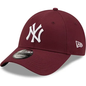 czapki-curva-czerwony-tasma-regulowana-granate-9forty-league-essential-new-york-yankees-mlb-new-era