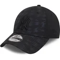 regulowana-czarna-czapka-z-zakrzywionym-daszkiem-9forty-reflective-pack-new-york-yankees-mlb-od-new-era