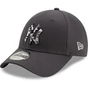 regulowana-szara-czapka-z-zakrzywionym-daszkiem-9forty-camo-infill-new-york-yankees-mlb-od-new-era