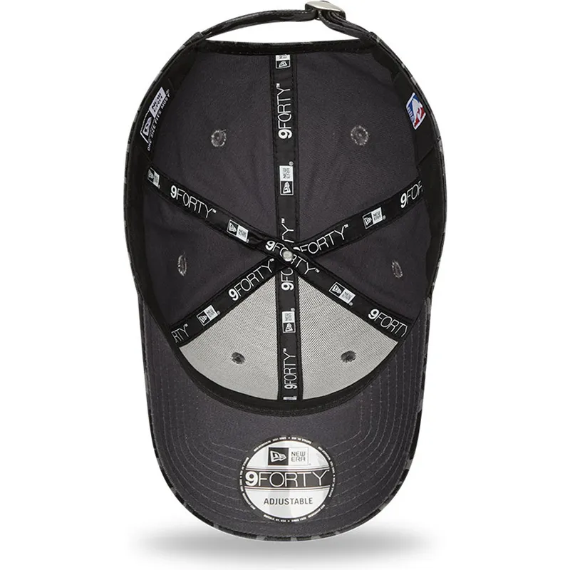 czapki-curva-kamuflaz-tasma-regulowana-negro-9forty-all-over-camo-chicago-bulls-nba-new-era