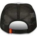 szara-i-czarna-czapka-trucker-a-frame-character-sports-z-krolikiem-bugsem-looney-tunes-od-new-era