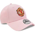rozowa-zakrzywiona-czapka-regulowana-dla-dzieci-9forty-manchester-united-football-club-premier-league-od-new-era
