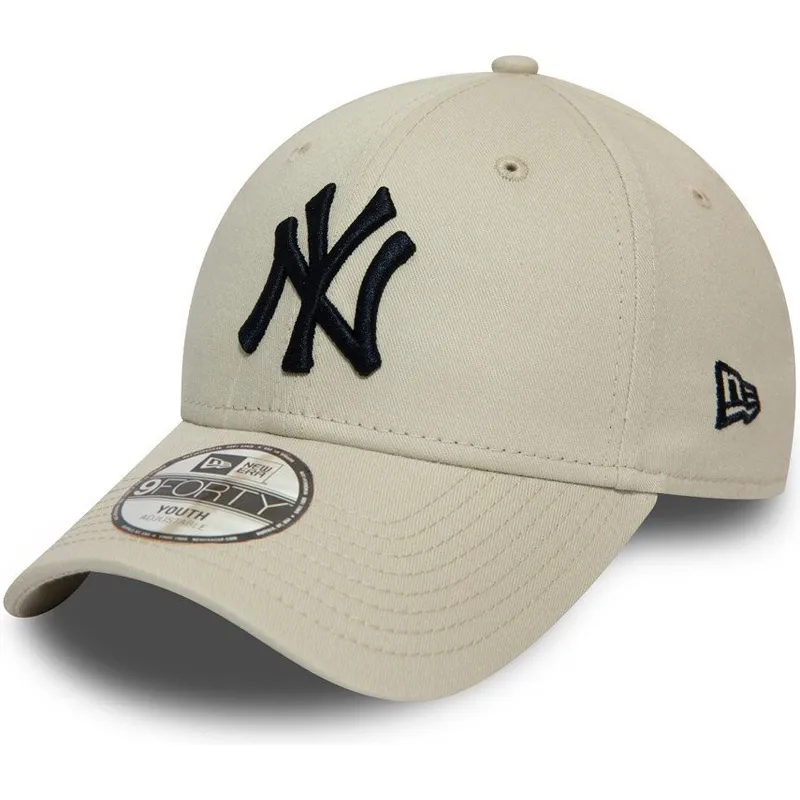 bezowa-zakrzywiona-czapka-regulowana-dla-chlopca-9forty-league-essential-new-york-yankees-mlb-new-era