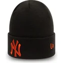 czarna-czapka-z-brazowym-logo-league-essential-cuff-new-york-yankees-mlb-od-new-era