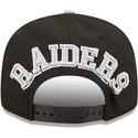 czarna-i-szara-czapka-z-daszkiem-snapback-9fifty-team-arch-las-vegas-raiders-nfl-od-new-era