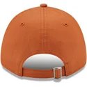brazowa-czapka-z-zakrzywionym-daszkiem-regulowana-z-brazowym-logo-9forty-league-essential-boston-red-sox-mlb-od-new-era