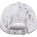 biala-regulowana-czapka-z-zakrzywionym-daszkiem-9forty-clear-marble-le-louvre-marki-new-era