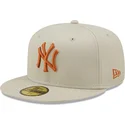 czapki-plana-szary-dopasowany-marron-59fifty-league-essential-new-york-yankees-mlb-new-era