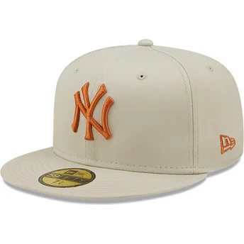 szara-dopasowana-czapka-z-plaskim-daszkiem-z-brazowym-logo-59fifty-league-essential-new-york-yankees-mlb-od-new-era